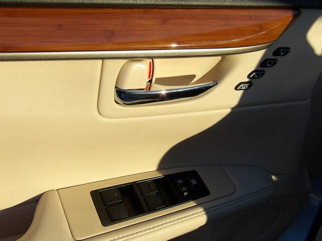 2013 Lexus ES 300h