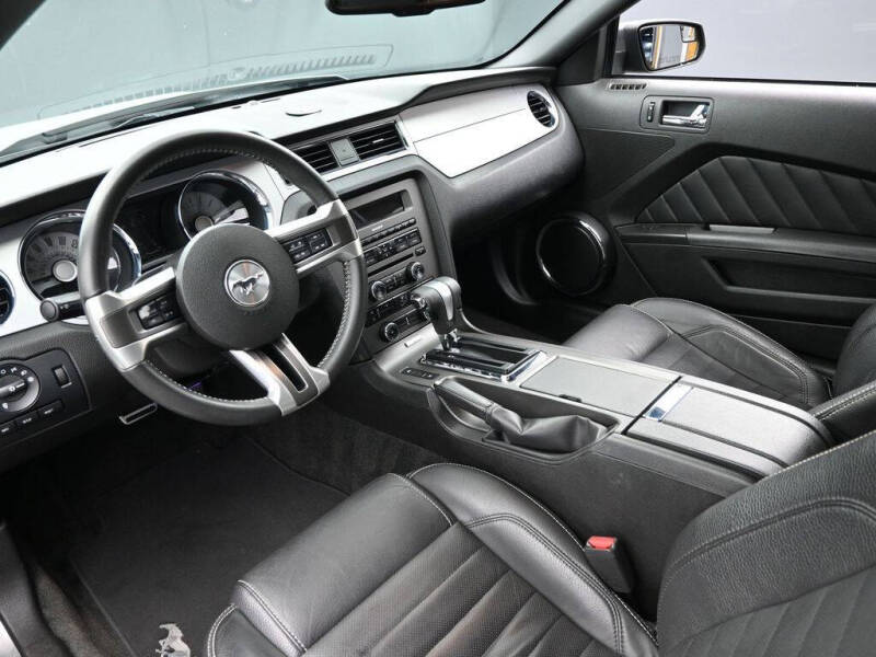 2011 Ford Mustang V6