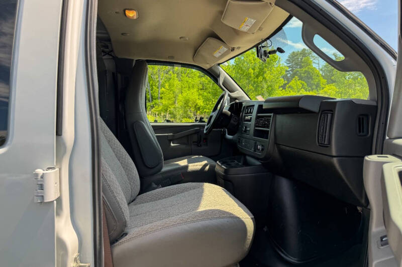 2023 GMC Savana 2500