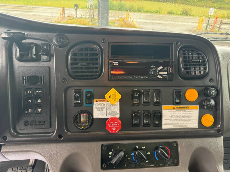2018 Freightliner M2 106