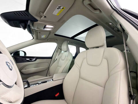2023 Volvo XC60 B5 Plus Dark Theme