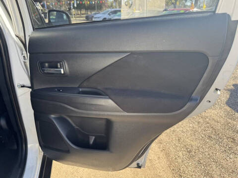 2017 Mitsubishi Outlander ES