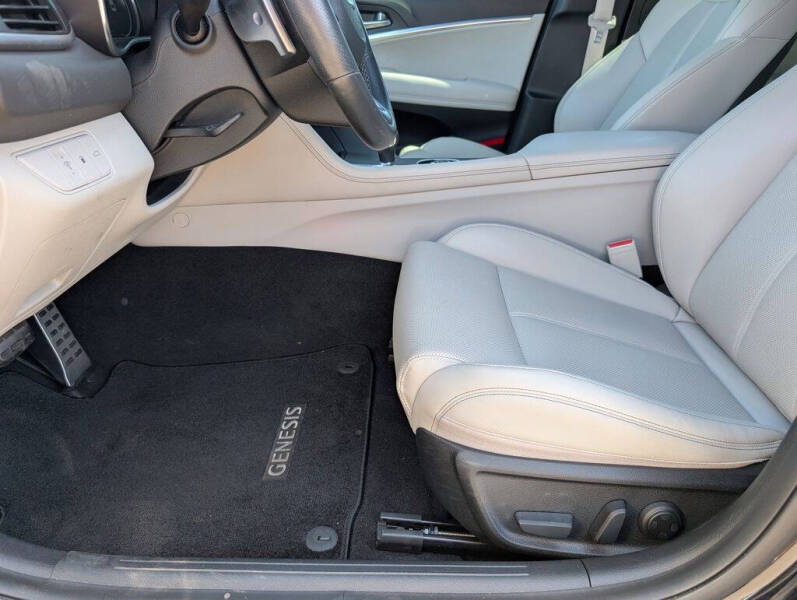 2023 Genesis G70