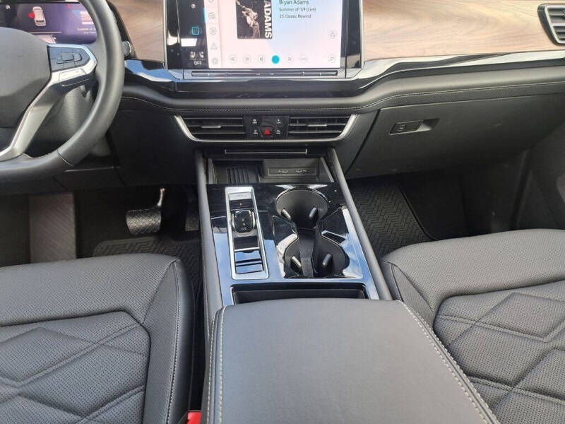 2025 Volkswagen Atlas SE