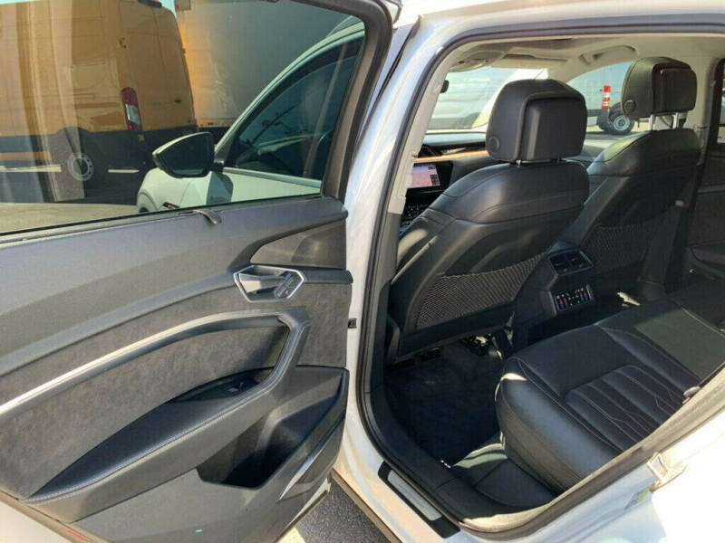 2019 Audi e-tron quattro Prestige