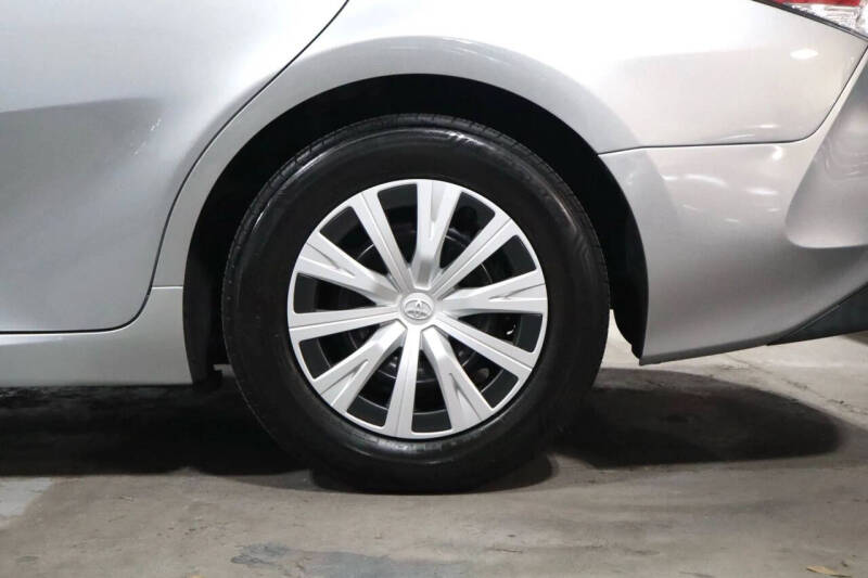 2020 Toyota Camry Hybrid LE