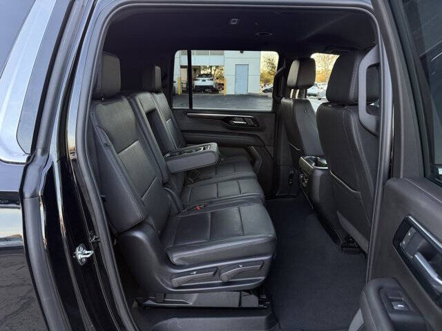 2025 Chevrolet Suburban LT