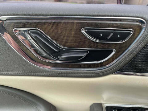 2017 Lincoln Continental Select