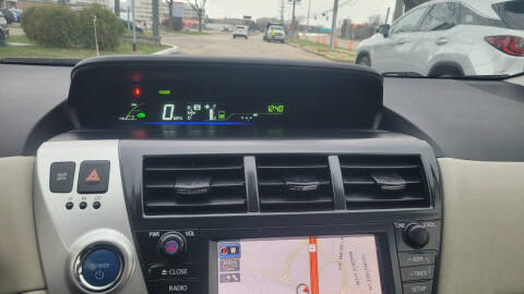 2014 Toyota Prius v Five
