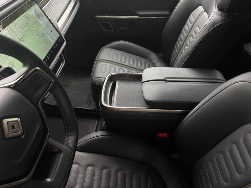 2023 Rivian R1S Adventure