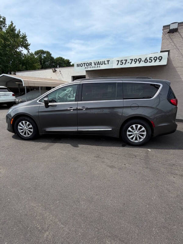 2017 Chrysler Pacifica Touring-L