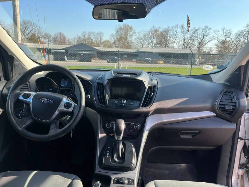 Image 9 of 2016 Ford Escape SE