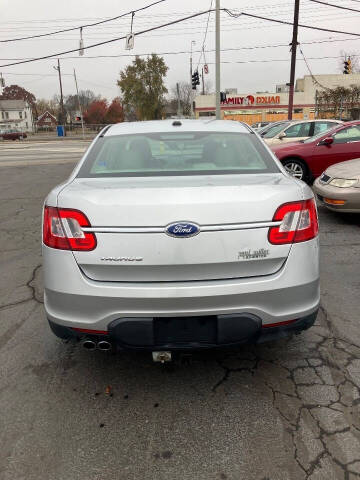 2011 Ford Taurus SE