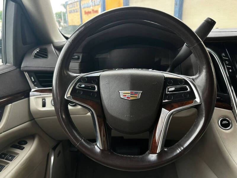 2015 Cadillac Escalade Luxury