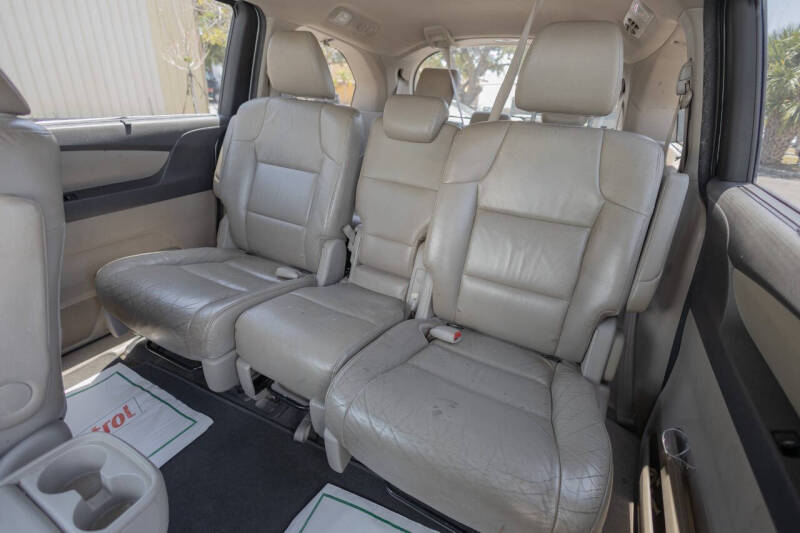 2013 Honda Odyssey Touring photo 5