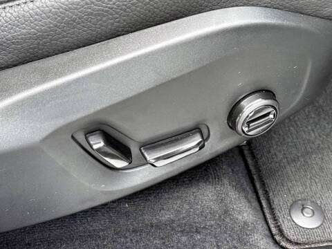 2025 Volvo XC60 B5 Plus Dark Theme