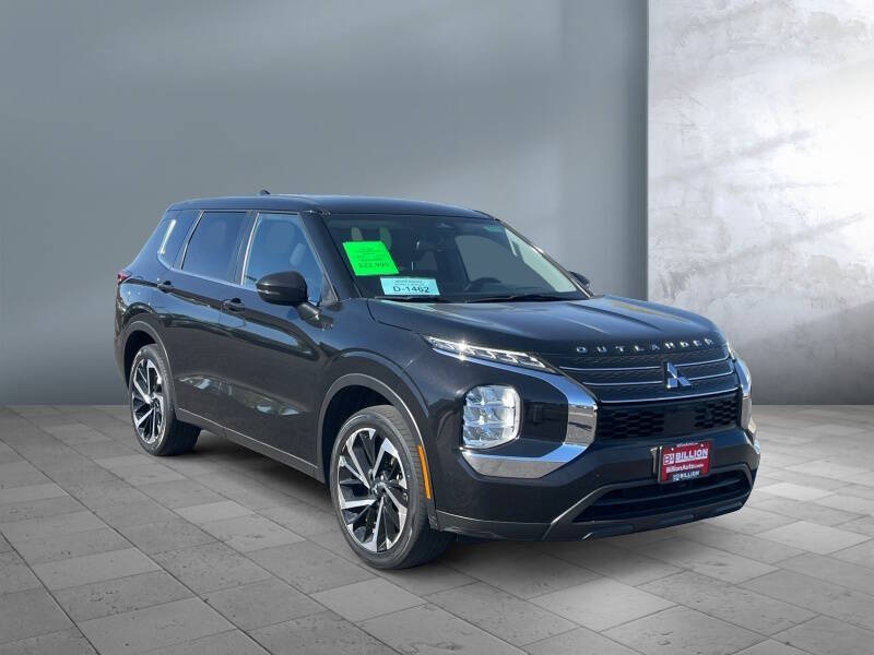 2022 Mitsubishi Outlander ES