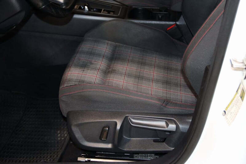 2022 Volkswagen Golf GTI SE