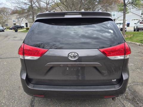 2012 Toyota Sienna LE 8-Passenger