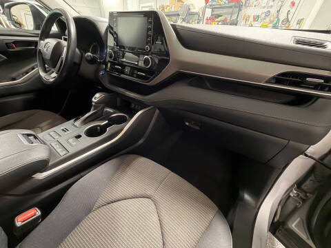 2022 Toyota Highlander LE