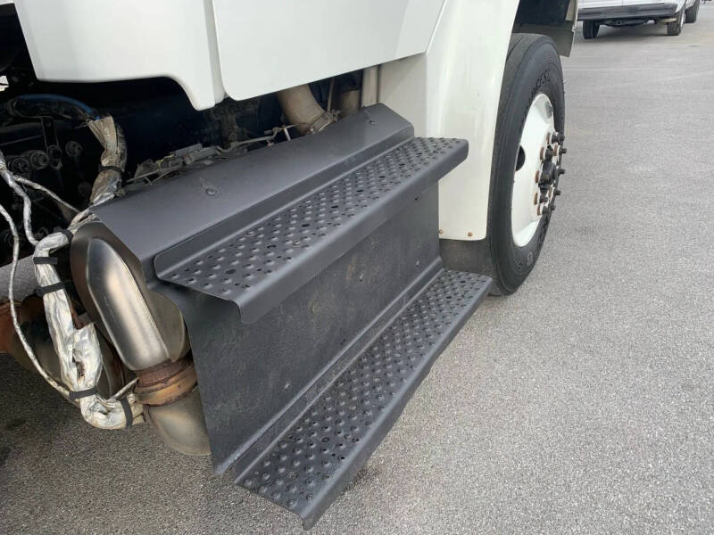 2017 Freightliner M2 106