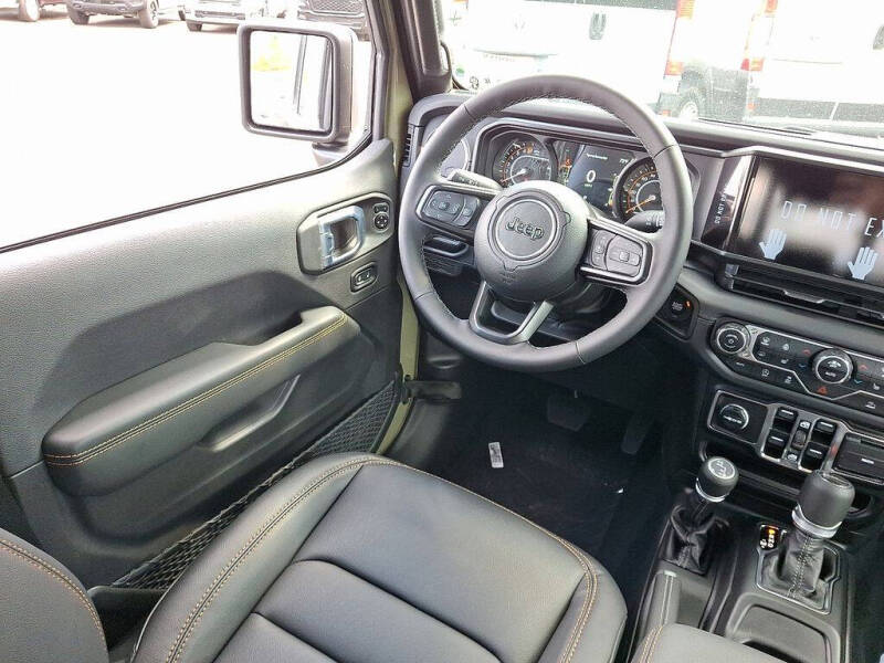 2025 Jeep Gladiator Sport