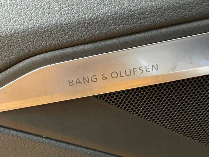 2022 Audi e-tron quattro Premium Plus