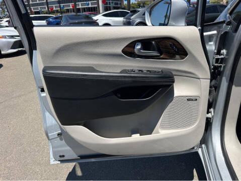 2022 Chrysler Pacifica Hybrid Limited