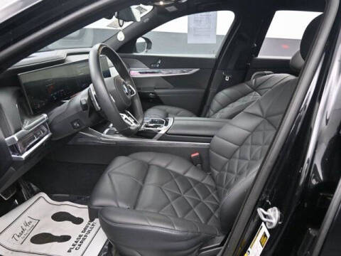 2023 BMW 7 Series 740i