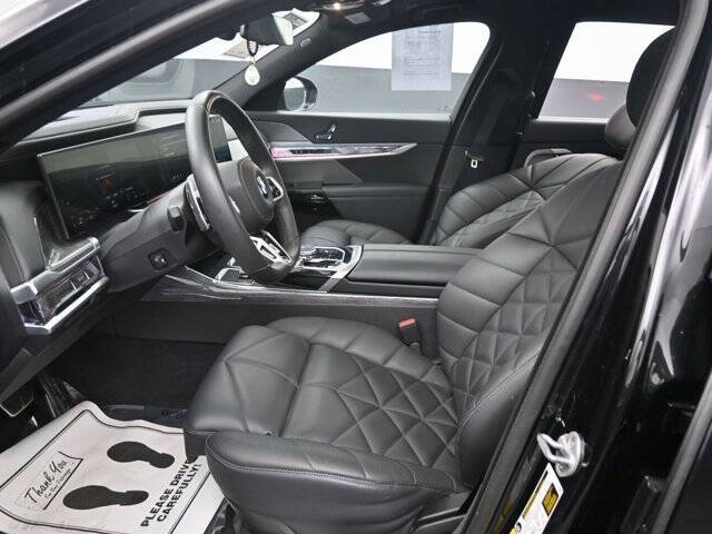 2023 BMW 7 Series 740i