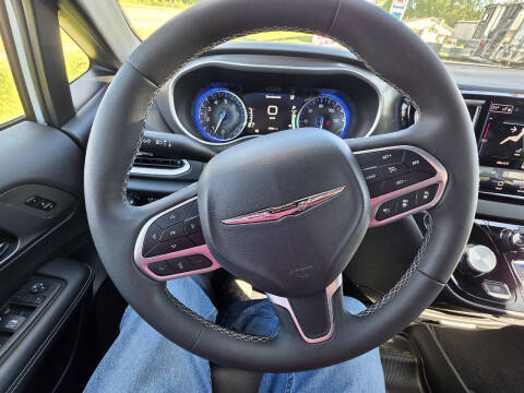 2025 Chrysler Pacifica Select