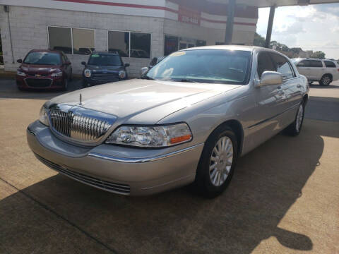 2005 Lincoln Town Car for sale at Northwood Auto Sales in Northport AL