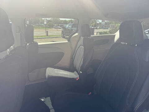 2024 Chrysler Voyager LX