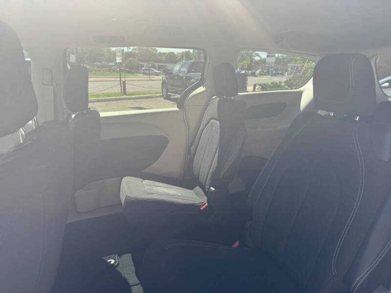 2024 Chrysler Voyager LX