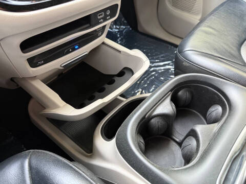 2017 Chrysler Pacifica Touring-L Plus