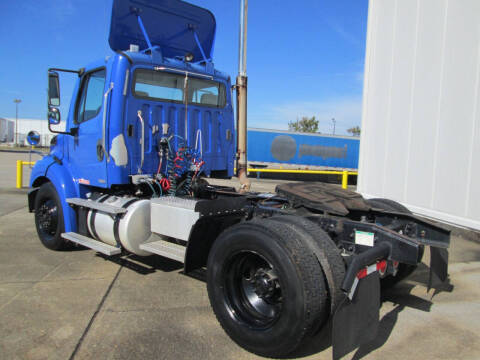 2011 Freightliner Business class M2