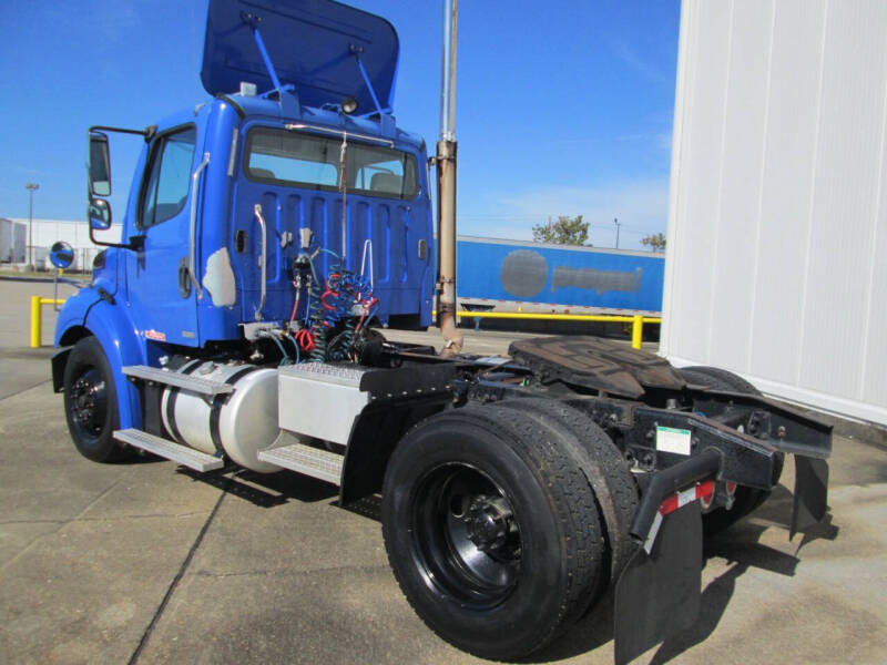 2011 Freightliner Business class M2