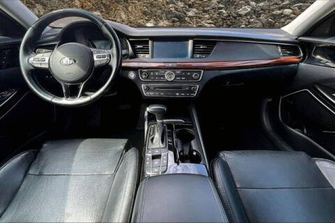 2017 Kia Cadenza Technology