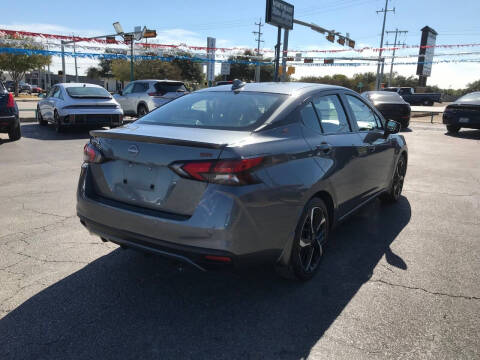 2023 Nissan Versa SR