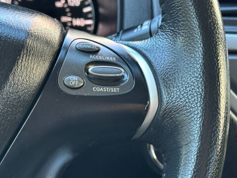 2017 Nissan Pathfinder SL