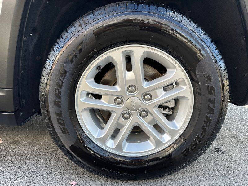 2023 Jeep Grand Cherokee Laredo