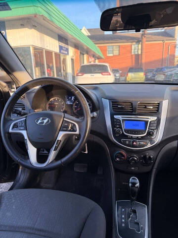2013 Hyundai Accent SE