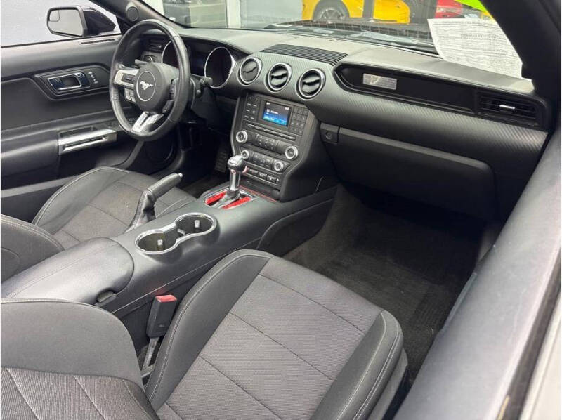 2016 Ford Mustang V6