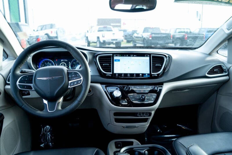 2023 Chrysler Pacifica Touring L