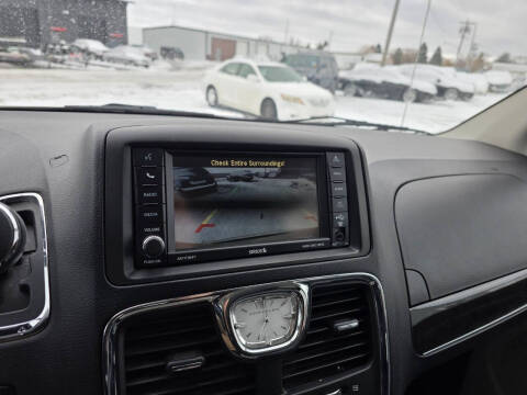 2012 Chrysler Town and Country Touring-L