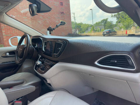 2017 Chrysler Pacifica Touring-L