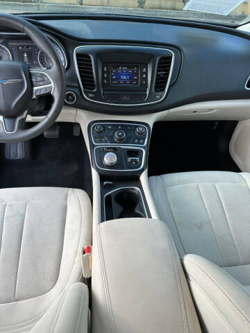2016 Chrysler 200 Limited