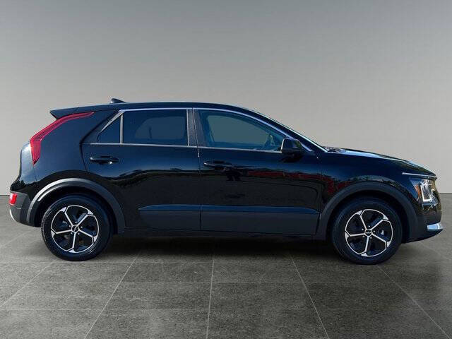 2023 Kia Niro LX