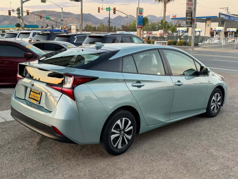 2021 Toyota Prius LE