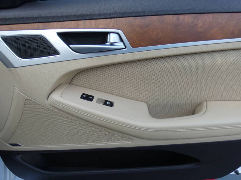 2015 Hyundai Genesis